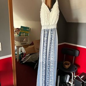 Rue21, maxi dress. Seize medium. Washed but never worn